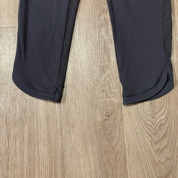 Lululemon Revitalize Crop 21” EUC Color Blue Tied Size 6 - Picture 10 of 13